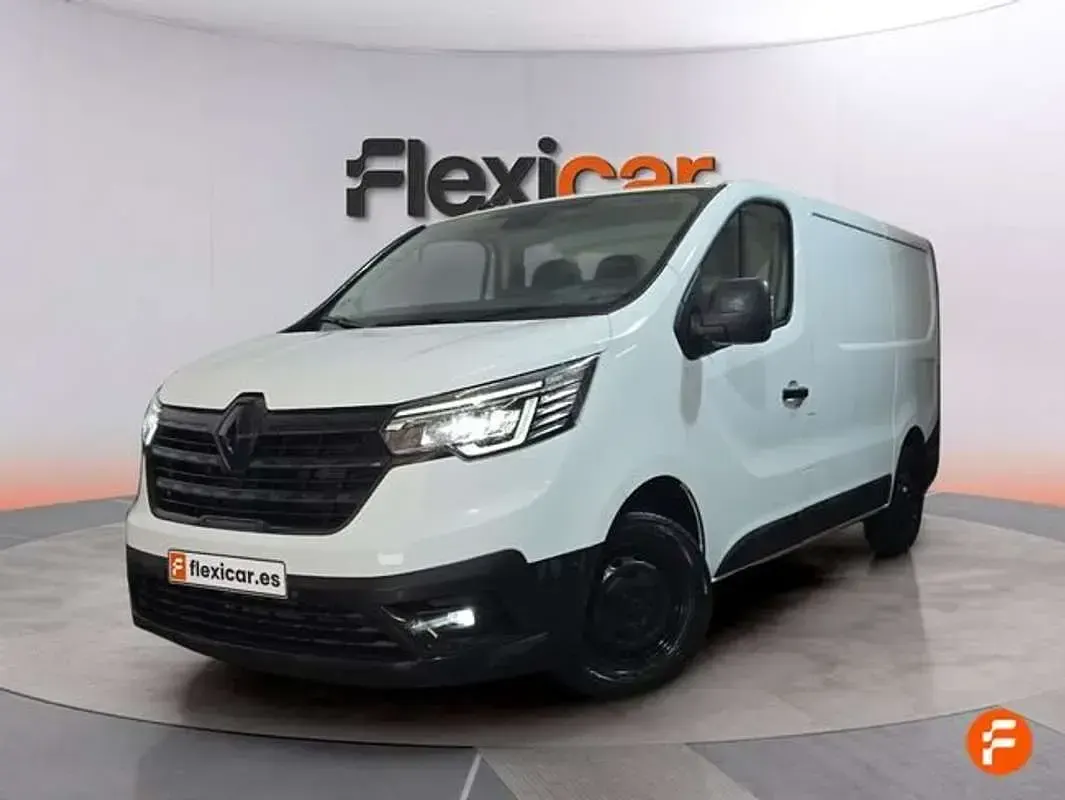 Usado Renault Trafic 150 CV (110 kW) 2023 Blanco Monovolumen