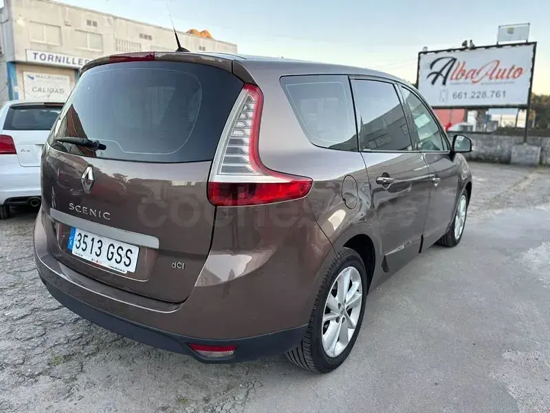 Usado Renault Grand Scénic Dynamique 110 CV (80 kW) 2010 Marrón Monovolumen