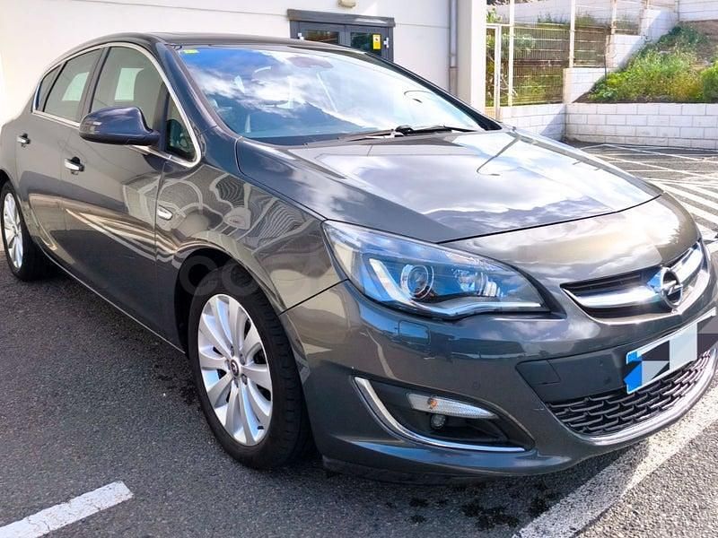 Usado Opel Astra Selective 140 CV (102 kW) 2012 Gris / plata Berlina
