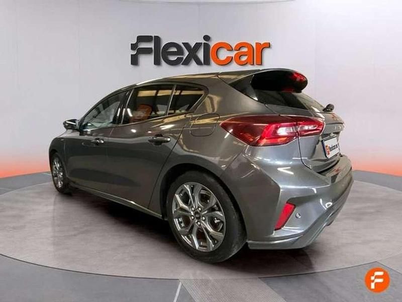 Używany Ford Focus ST-Line 155 KM (114 kW) 2023 Szary Sedan/Limuzyna