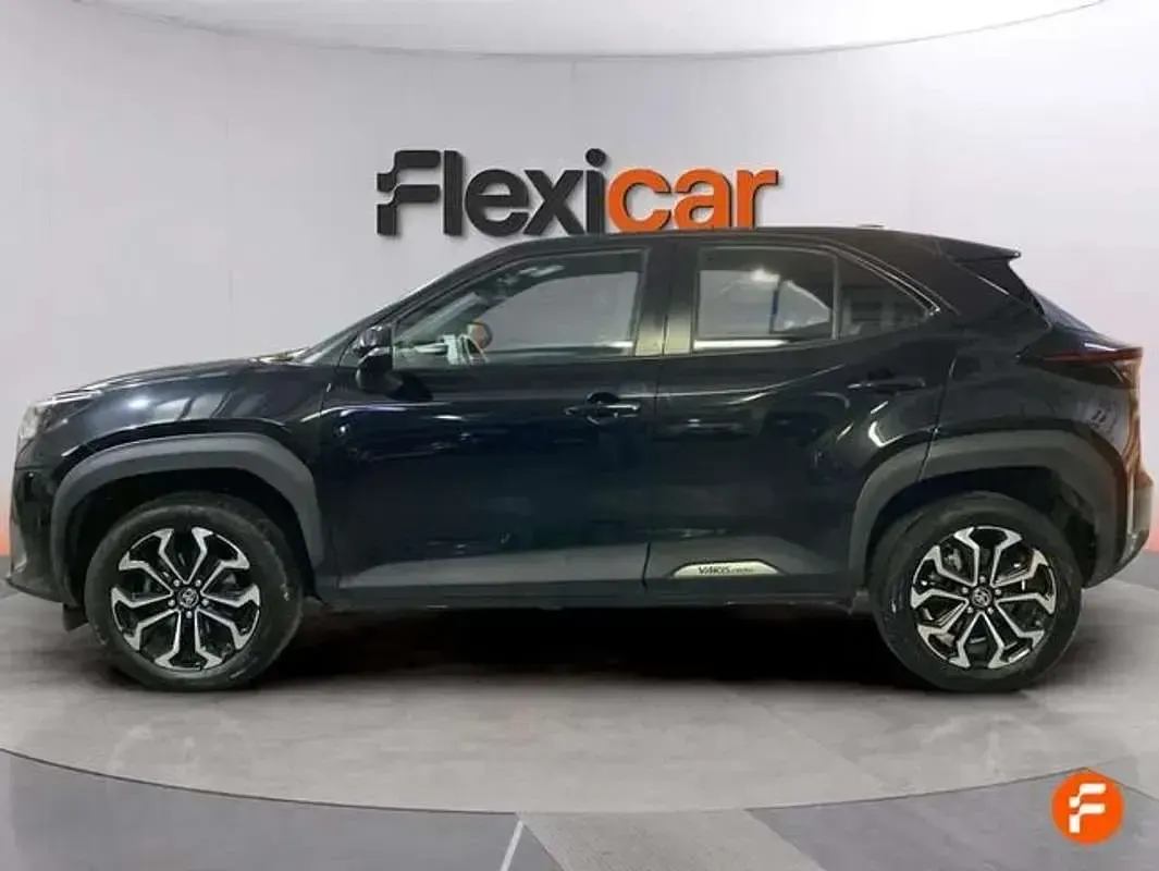 Usado Toyota Yaris Cross Active 116 CV (85 kW) 2024 Negro SUV