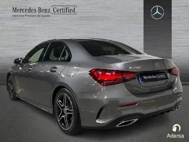 Usado Mercedes A200 163 CV (119 kW) 2024 Gris montaña