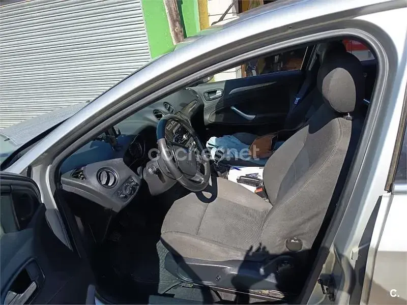 Usado Ford Mondeo Titanium 140 CV (102 kW) 2008 Gris / plata Berlina