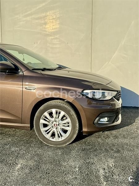 Usado Fiat Tipo Lounge 95 CV (69 kW) 2018 Marrón Berlina