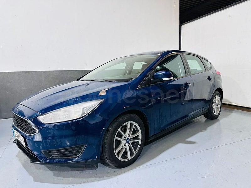 Usado Ford Focus Trend 95 CV (69 kW) 2017 Azul Familiar