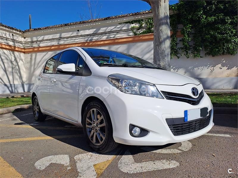 Usado Toyota Yaris Active 99 CV (72 kW) 2014 Blanco Utilitario