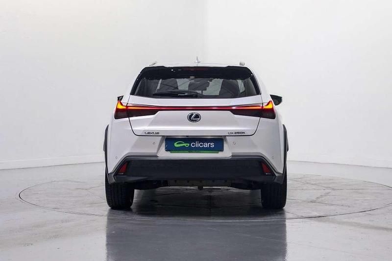Usado Lexus UX 250h Executive Line 152 CV (111 kW) 2020 Blanco SUV