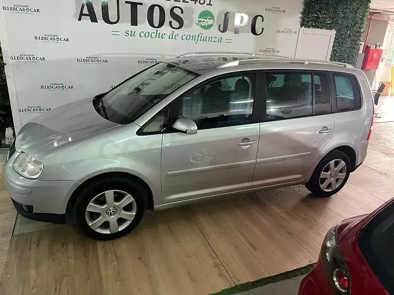 Usado VW Touran Advance 140 CV (102 kW) 2006 Gris / plata Monovolumen