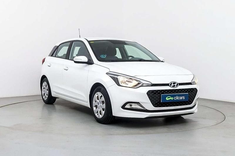 Usado Hyundai i20 84 CV (61 kW) 2016 Blanco Utilitario
