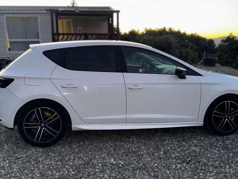 Usado Seat Leon Ecomotive 105 CV (77 kW) 2016 Blanco Utilitario