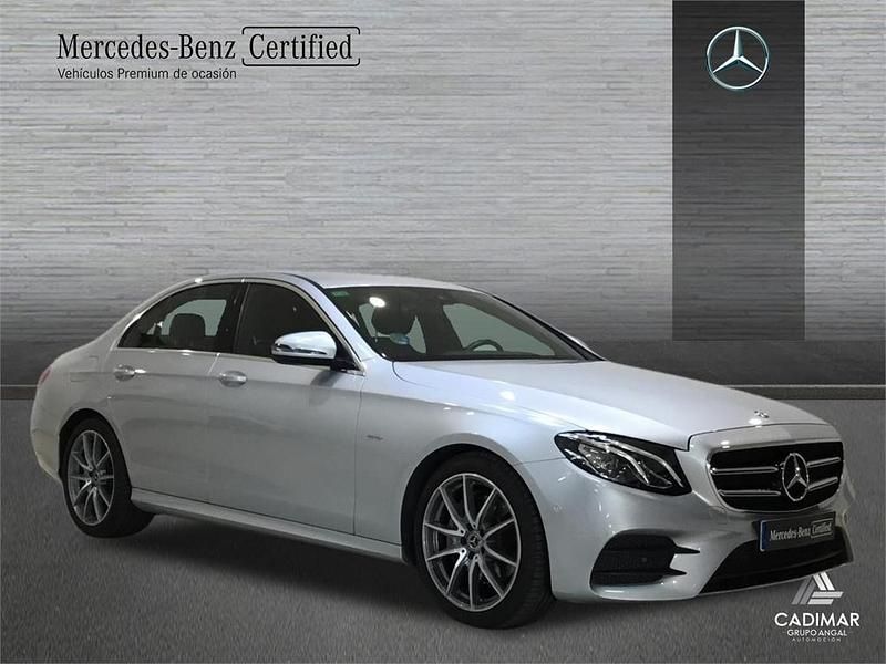 Usado Mercedes E200 AMG line 197 CV (144 kW) 2019 Gris Berlina