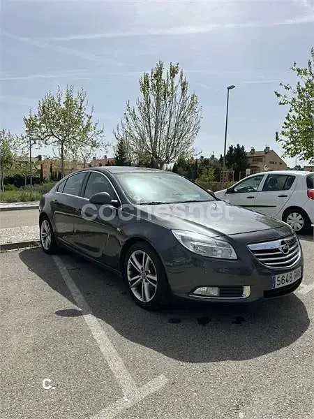 Usado Opel Insignia Sport 160 CV (117 kW) 2009 Gris / plata Berlina