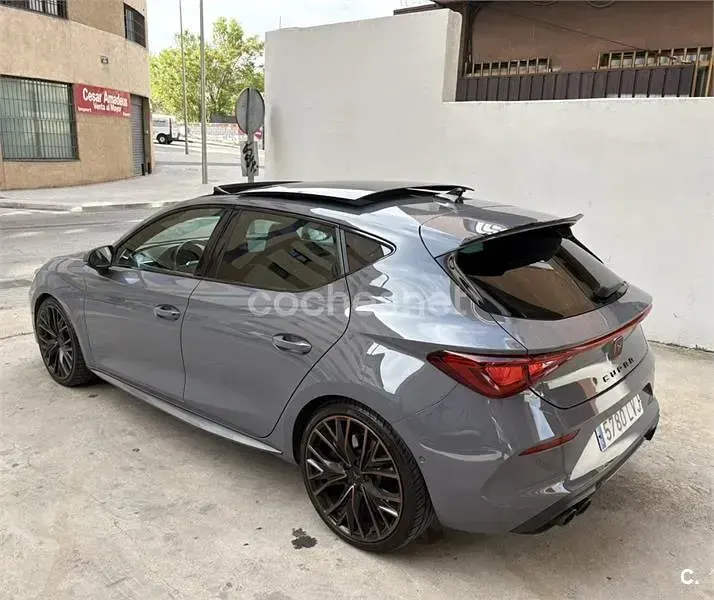 Usado Cupra Leon VZ 300 CV (220 kW) 2022 Gris / plata Berlina