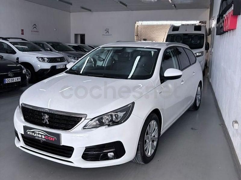 Usado Peugeot 308 SW Style 130 CV (95 kW) 2020 Blanco Familiar