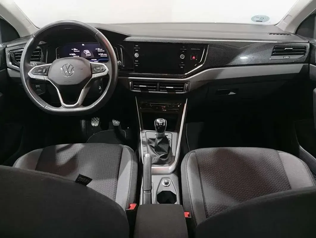 Usado VW Polo Life 95 CV (69 kW) 2022 Plateado Utilitario