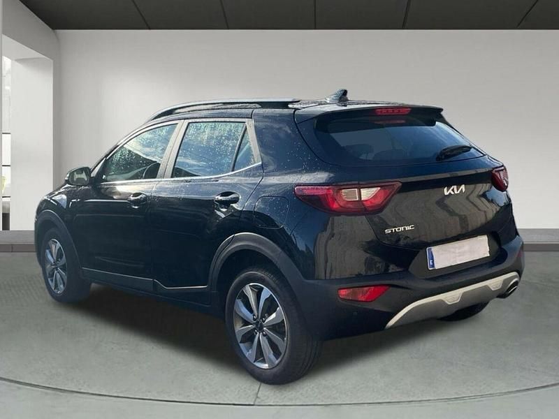 Usado Kia Stonic 84 CV (61 kW) 2023 Negro SUV