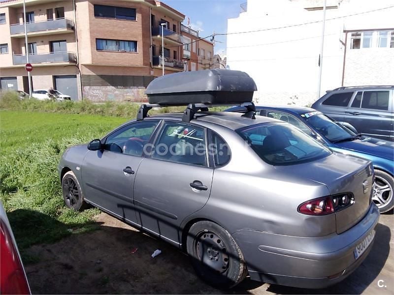 Usado Seat Cordoba Stella 64 CV (47 kW) 2004 Gris / plata Berlina