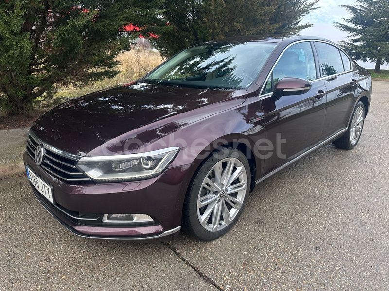 Granate Usado 2017 VW Passat Sportline Berlina | 19.900 € (Precio justo) - Imagen 1/4