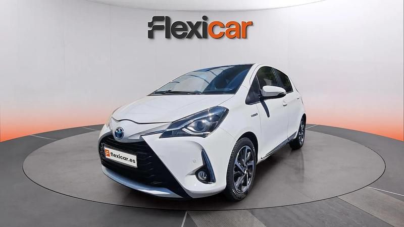 Usado Toyota Yaris Hybrid Active 100 CV (73 kW) 2018 Blanco Berlina