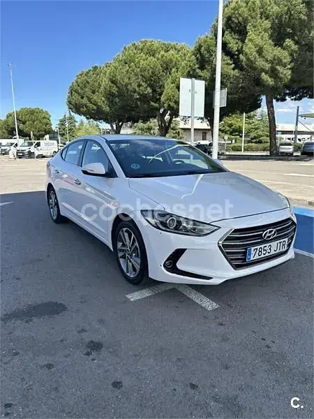 Usado Hyundai Elantra 132 CV (97 kW) 2016 Blanco Berlina