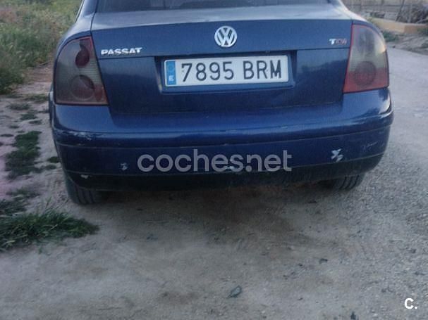 Usado VW Passat Trendline 130 CV (95 kW) 2001 Azul Berlina