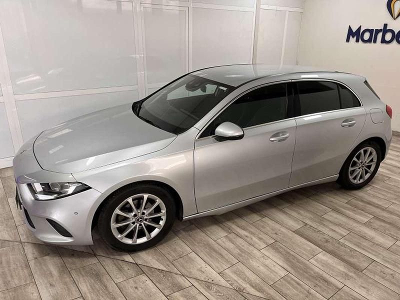 Usado Mercedes A180 136 CV (100 kW) 2020 Plateado Utilitario