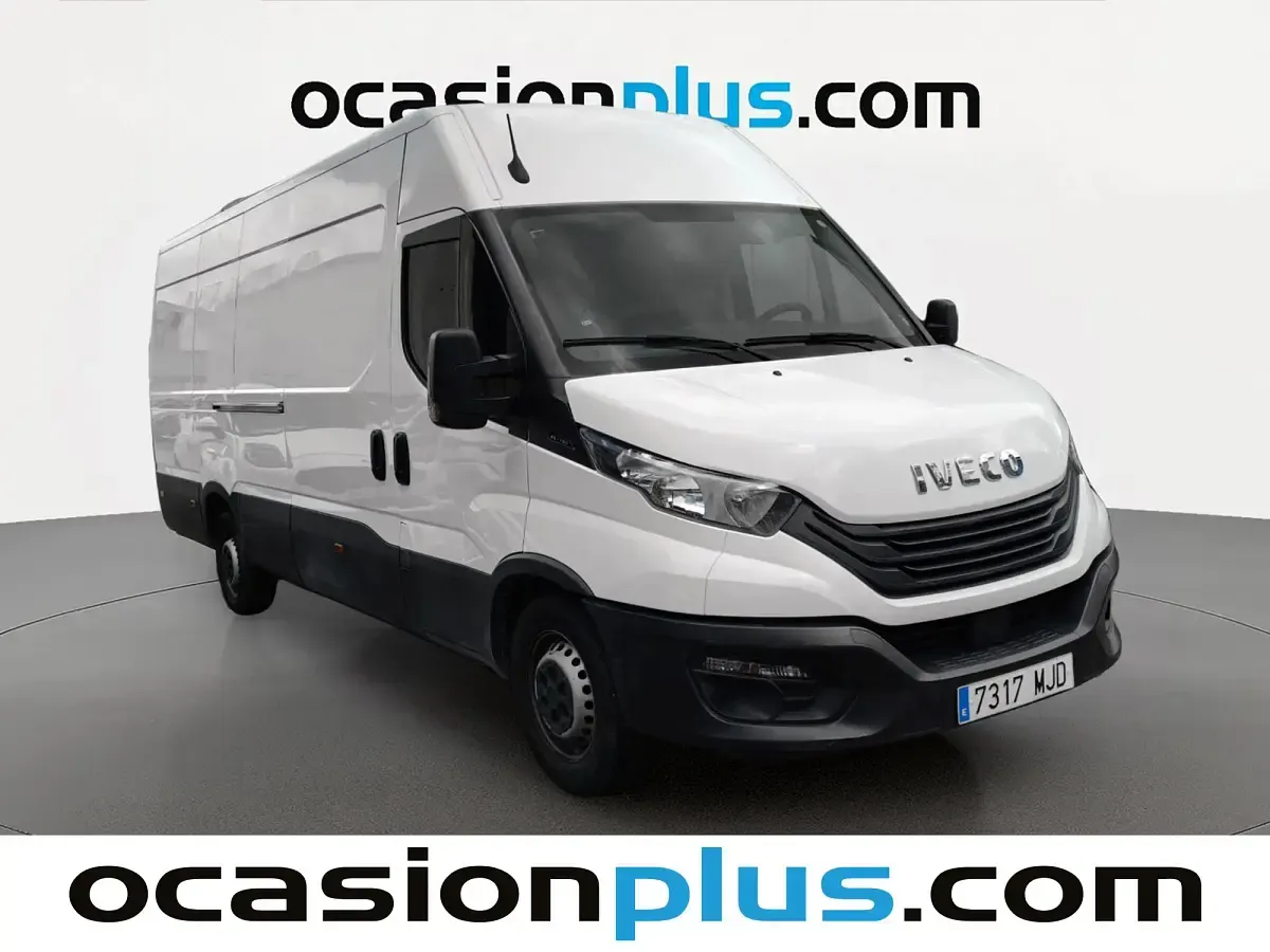 Begagnad Iveco Daily 156 HK (114 kW) 2023 Vit Kombi