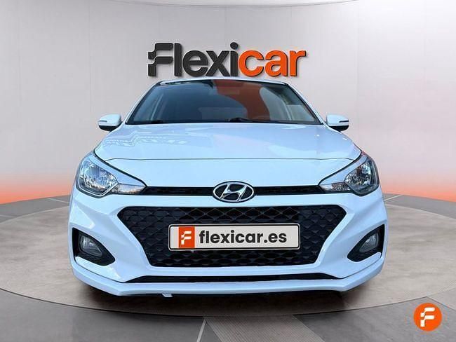 Usado Hyundai i20 75 CV (55 kW) 2019 Blanco Utilitario