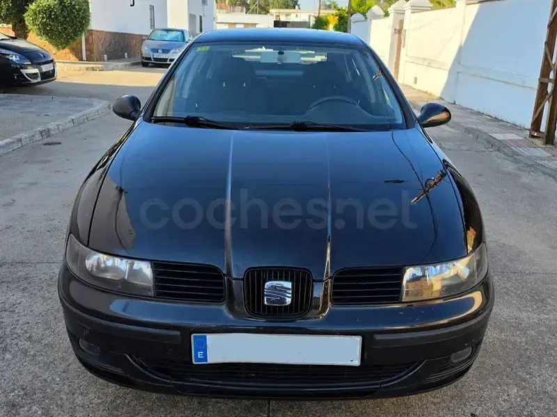 Usado Seat Leon 100 CV (73 kW) 2006 Negro Utilitario