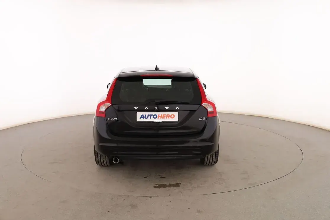 Usado Volvo V60 Momentum 150 CV (110 kW) 2017 Negro Familiar