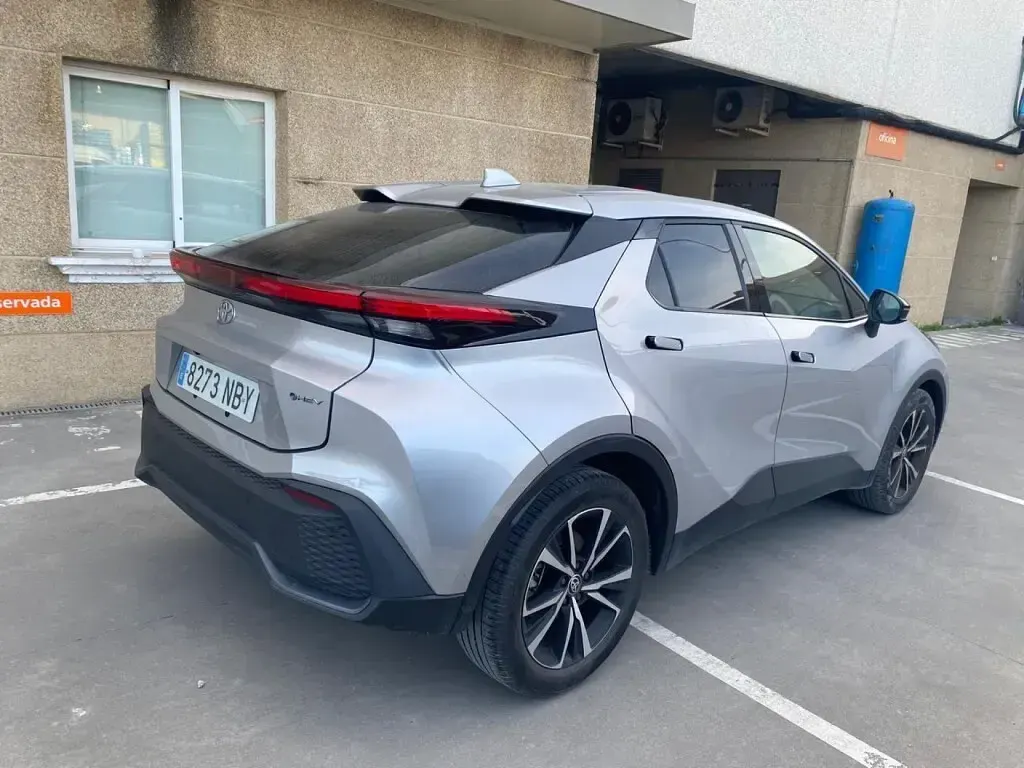 Usado Toyota C-HR Advance 140 CV (102 kW) 2025 Plata SUV