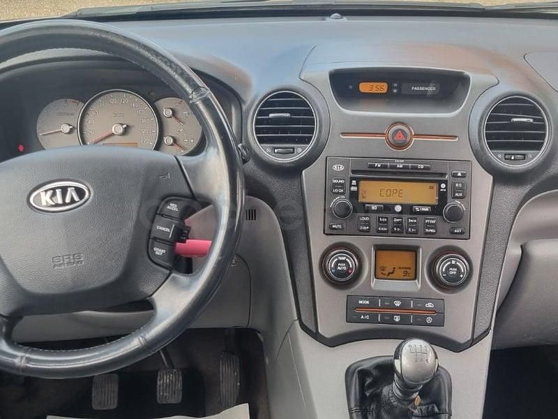 Usado Kia Carens 140 CV (102 kW) 2008 Beige Monovolumen