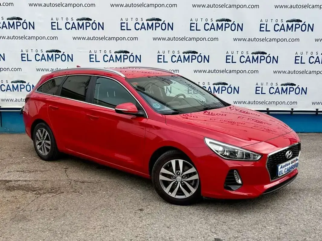 Usado Hyundai i30 140 CV (102 kW) 2017 Rojo Familiar