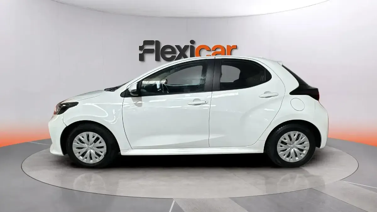 Usado Toyota Yaris Active 111 CV (81 kW) 2020 Blanco Berlina