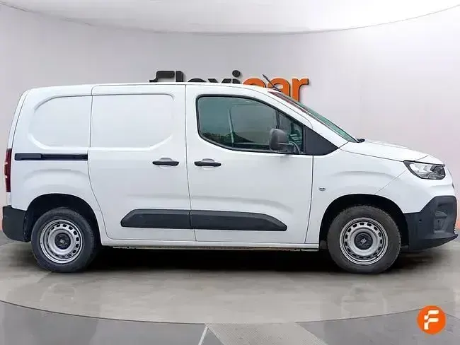 Usado Fiat Doblò 100 CV (73 kW) 2024 Blanco Monovolumen