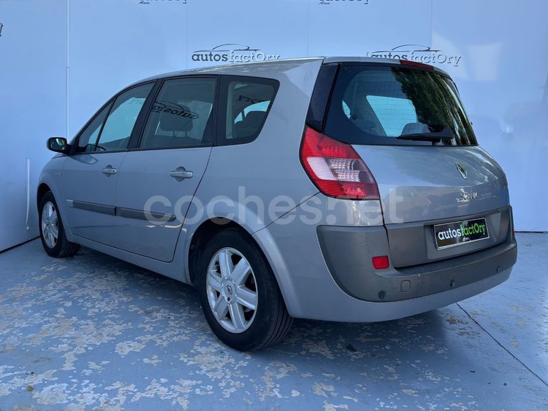 Usado Renault Grand Scénic II Privilege 120 CV (88 kW) 2004 Gris / plata Monovolumen