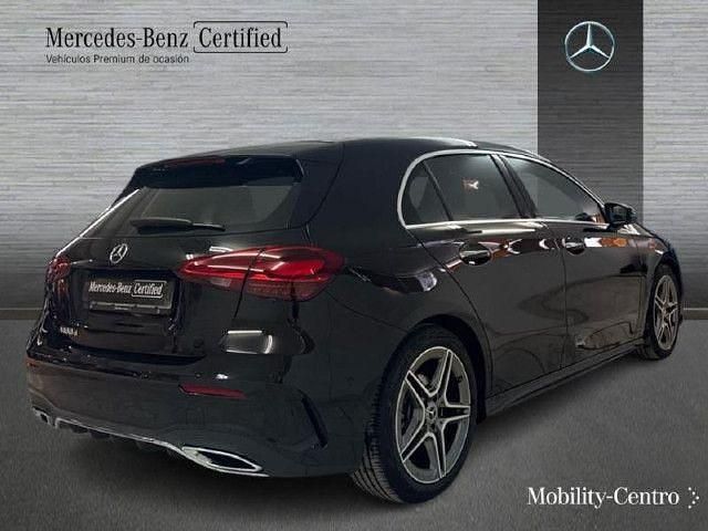Usado Mercedes A180 AMG line 116 CV (85 kW) 2024 Negro noche Utilitario