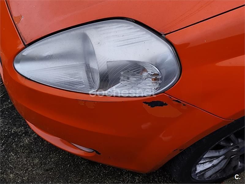 Usado Fiat Grande Punto Sport 130 CV (95 kW) 2006 Naranja Utilitario