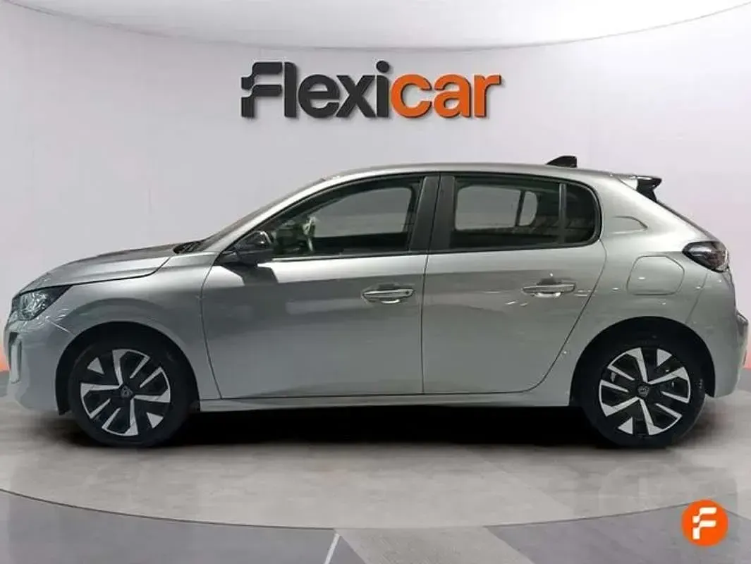Usado Peugeot 208 Active 102 CV (75 kW) 2024 Gris Utilitario