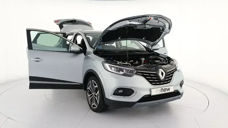 Usado Renault Kadjar Zen 140 CV (102 kW) 2022 Gris SUV