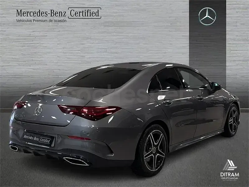 Usado Mercedes CLA200 163 CV (119 kW) 2025 Gris / plata Berlina