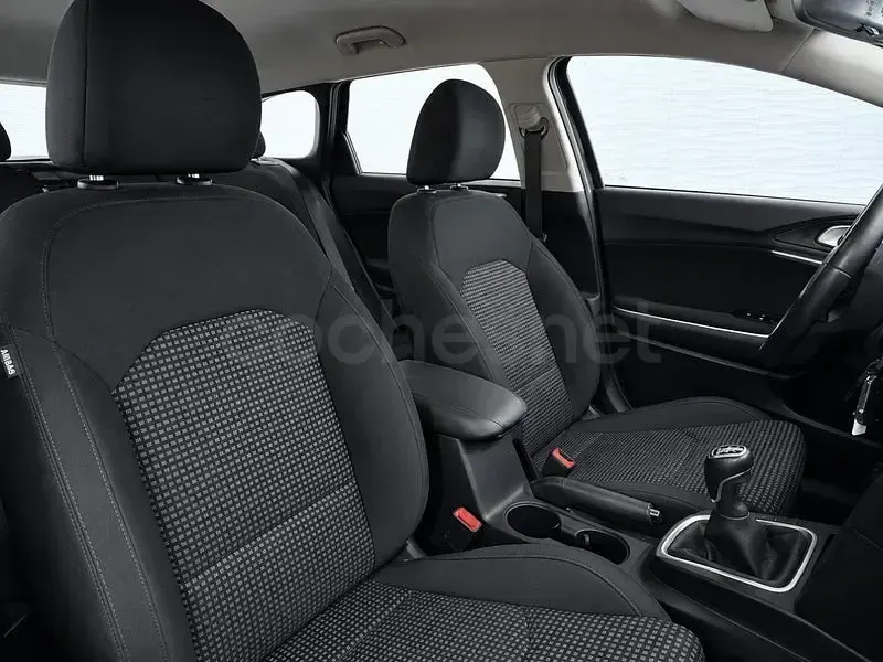 Usado Kia Ceed 120 CV (88 kW) 2021 Gris / plata Utilitario