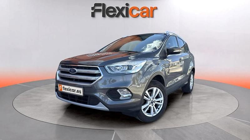 Usado Ford Kuga Trend+ 150 CV (110 kW) 2018 Gris SUV
