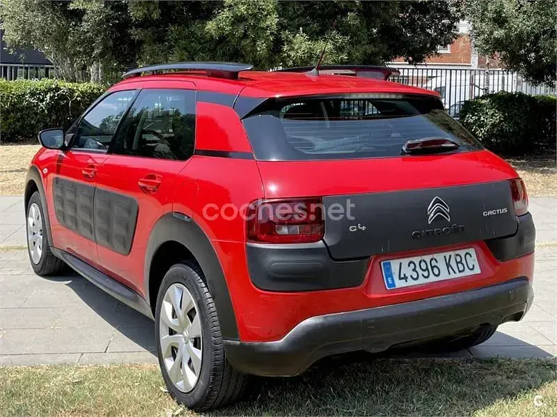 Usado Citroën C4 Feel 82 CV (60 kW) 2017 Rojo Berlina