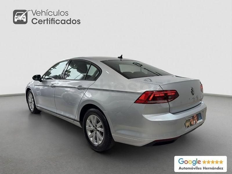 Usado VW Passat Business 150 CV (110 kW) 2021 Gris / plata Berlina