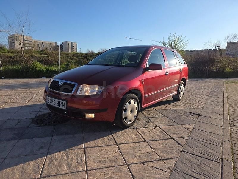 Usado Skoda Fabia Comfort 68 CV (50 kW) 2002 Granate Familiar