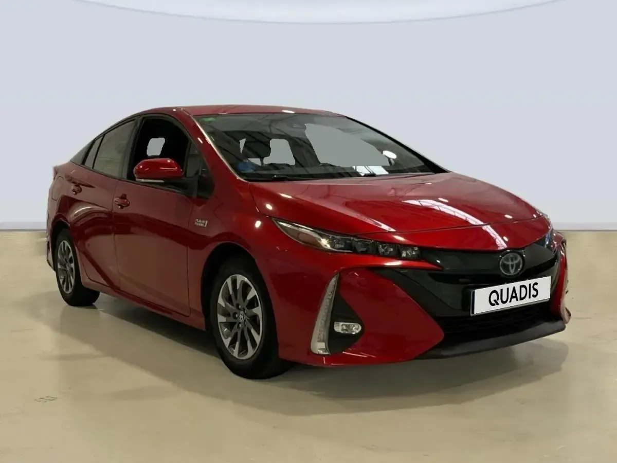 Usado Toyota Prius Advance 122 CV (89 kW) 2022 Rojo Utilitario