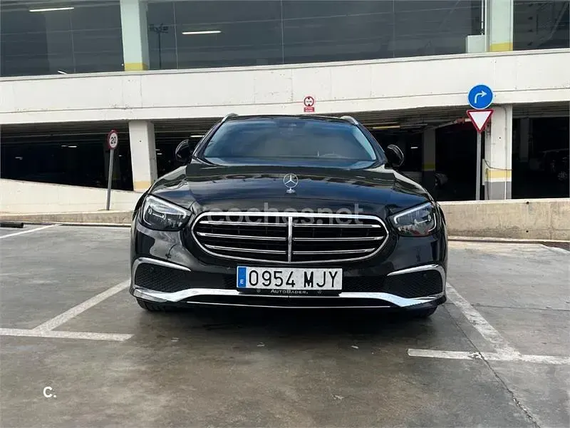 Usado Mercedes E200 160 CV (117 kW) 2021 Negro Familiar