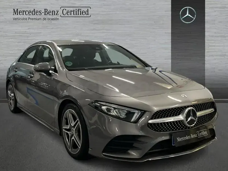 Usado Mercedes A180 136 CV (100 kW) 2022 Gris / plata Berlina