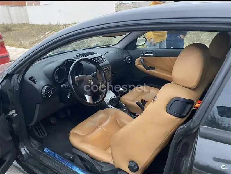 Usado Alfa Romeo GT 150 CV (110 kW) 2006 Negro Coupe